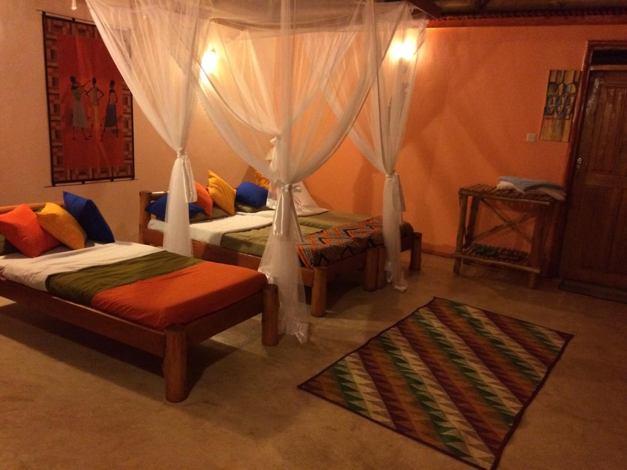 Auberge de jeunesse Wild Tracks Overland Camp *